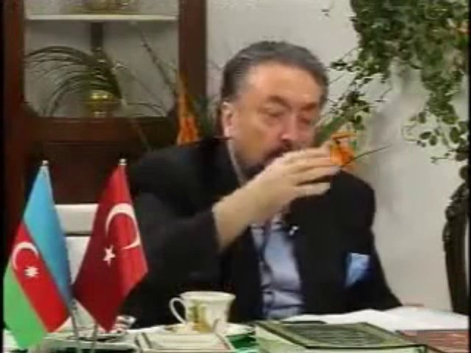 BİZİM NE OLDUĞUMUZU BİZE GÖSTERİYOR.