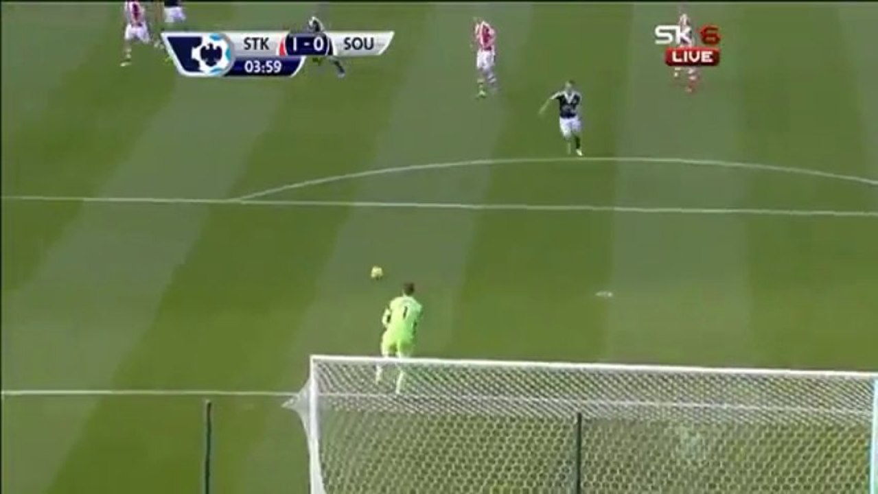 GoalKipper scores after 13sec... AMAZING SOCCER GOAL