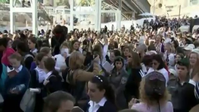 Féministes et juifs ultra-orthodoxes face à face devant le mur des Lamentations