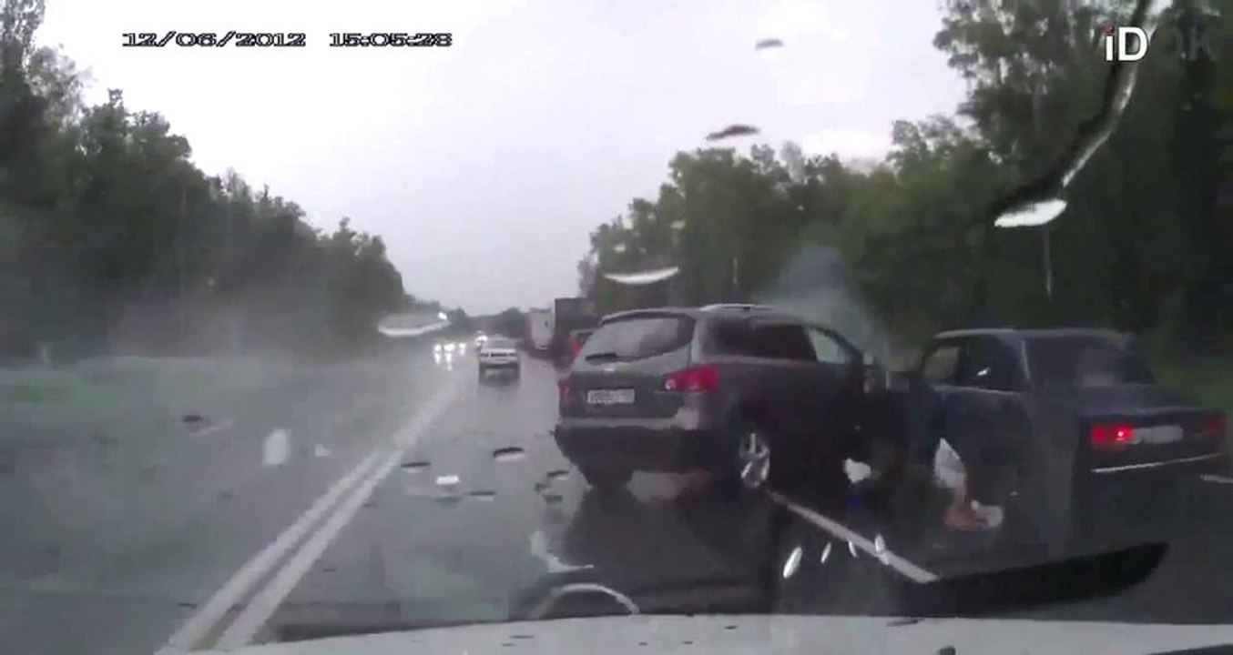 Violent face à face entre 2 voitures en sens inverse. Accident de MALADE!