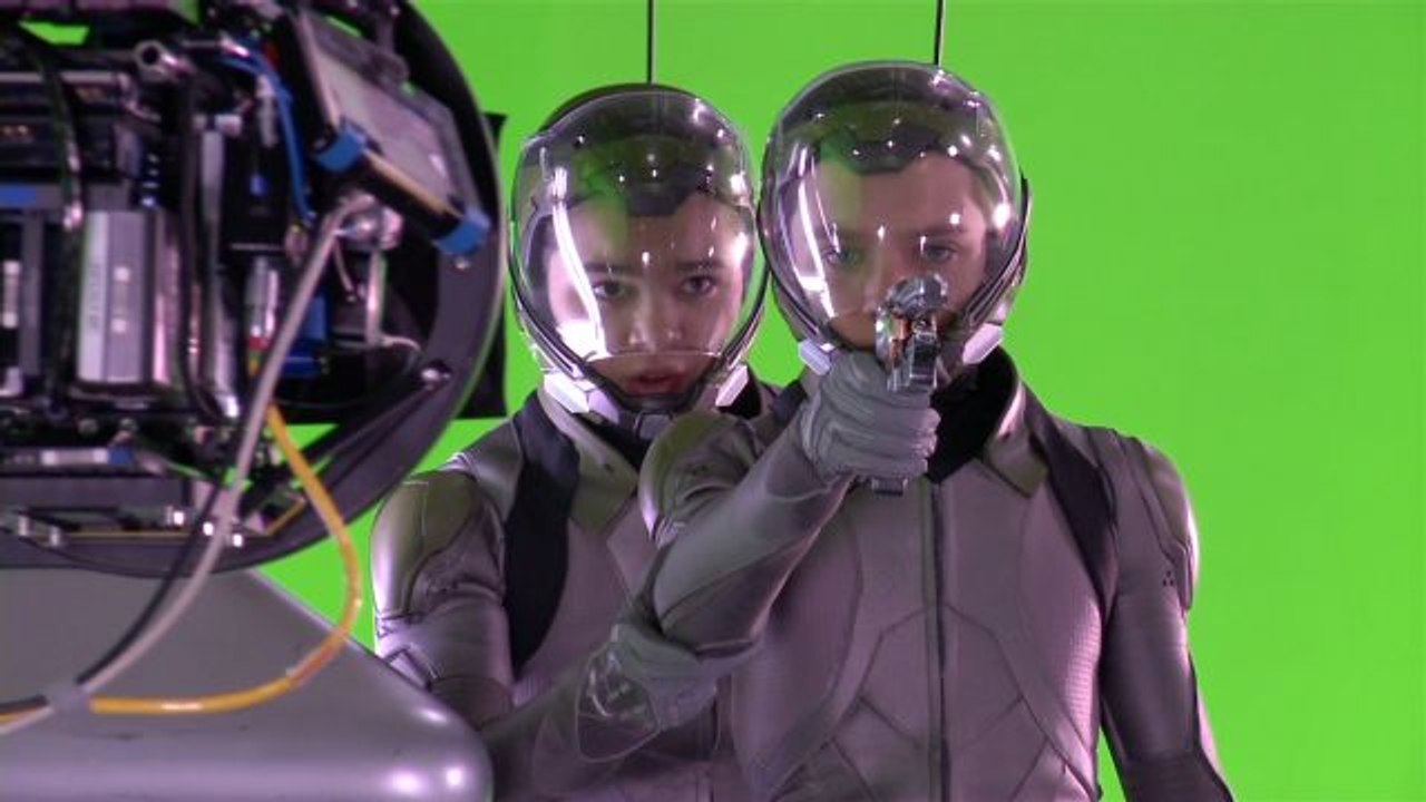 Design FX - Ender's Game: Creating a Zero-G Bat...