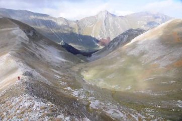 Скачать видео: DOM.20-10-13 P.N.MONTI SIBILLINI: CIMA DI VALLINFANTE (2113 METRI) E MONTE PASSO CATTIVO (2065 METRI) DAL PAESE DI MACCHIE.