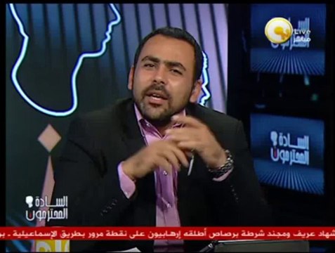 السادة المحترمون: أحد أعضاء الإخوان يضرب سيدة عجوز بمحيط أكاديمية الشرطة