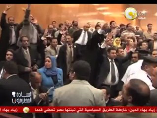 السادة المحترمون: قصة وصول مرسي للرئاسة "عبيط القرية الذي وصل إلى الحكم"