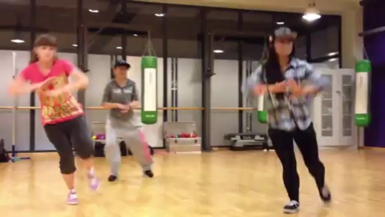 女子三人ヒップ