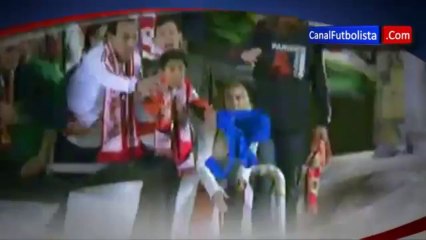 O Κ. Ρονάλντο χαρίζει τη φανέλα του σε γυναίκα οπαδό της Ράγιο