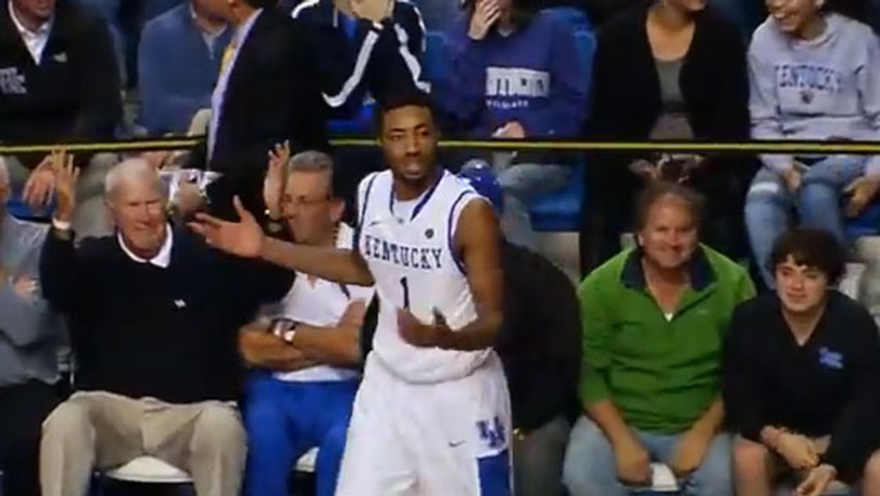 Le basketteur marque contre son camp