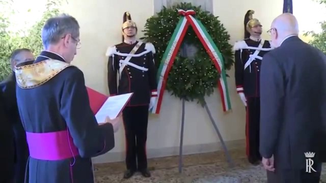 Roma - Deposizione di una corona d'alloro sulla lapide dei Caduti del Quirinale (04.11.13)