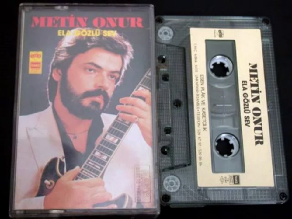 METİN ONUR  RESMİNİ ATEŞE ATTIM