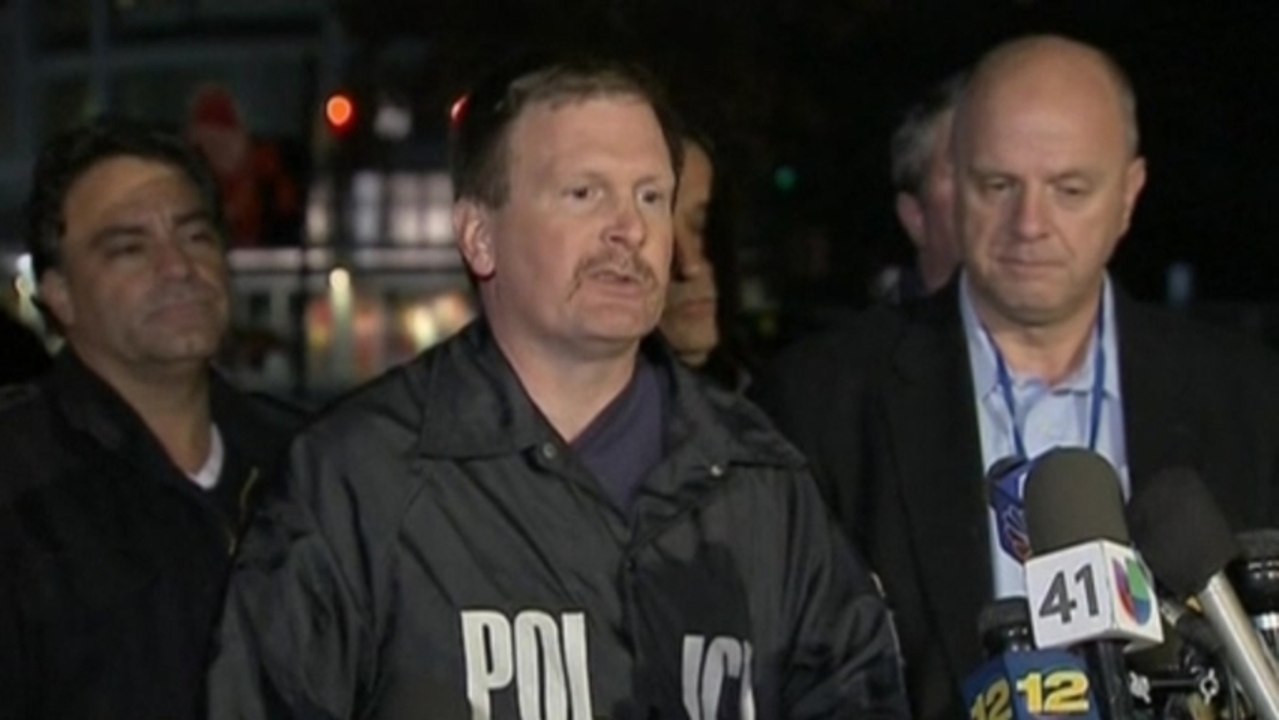 Mall gunman kills himself