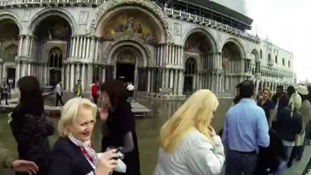 Venise: la place Saint-Marc inondée