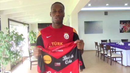 Didier DROGBA reçoit le maillot de Guingamp à Galatasaray