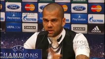 Alves bromea sobre la acción de Blatter