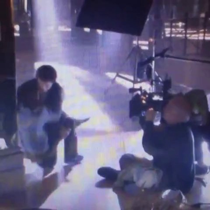 Twi bts : adorable Twilight blooper - Rob drops Kristen