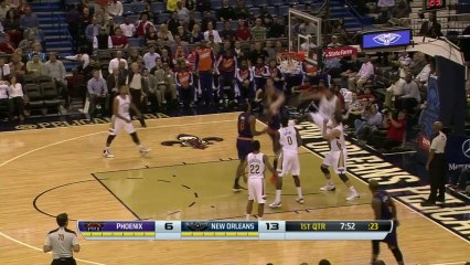 Jason Smith et Anthony Davis au contre