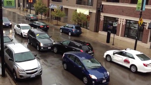 SUV Thief Goes On Car Crash Hit-And-Run Rampage After Rear Ending Cab In Chicago