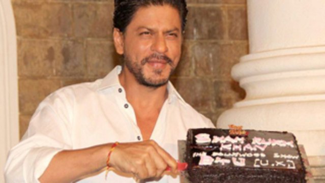 Shahrukh Khan Celebrates His 48th Birthday With Media !