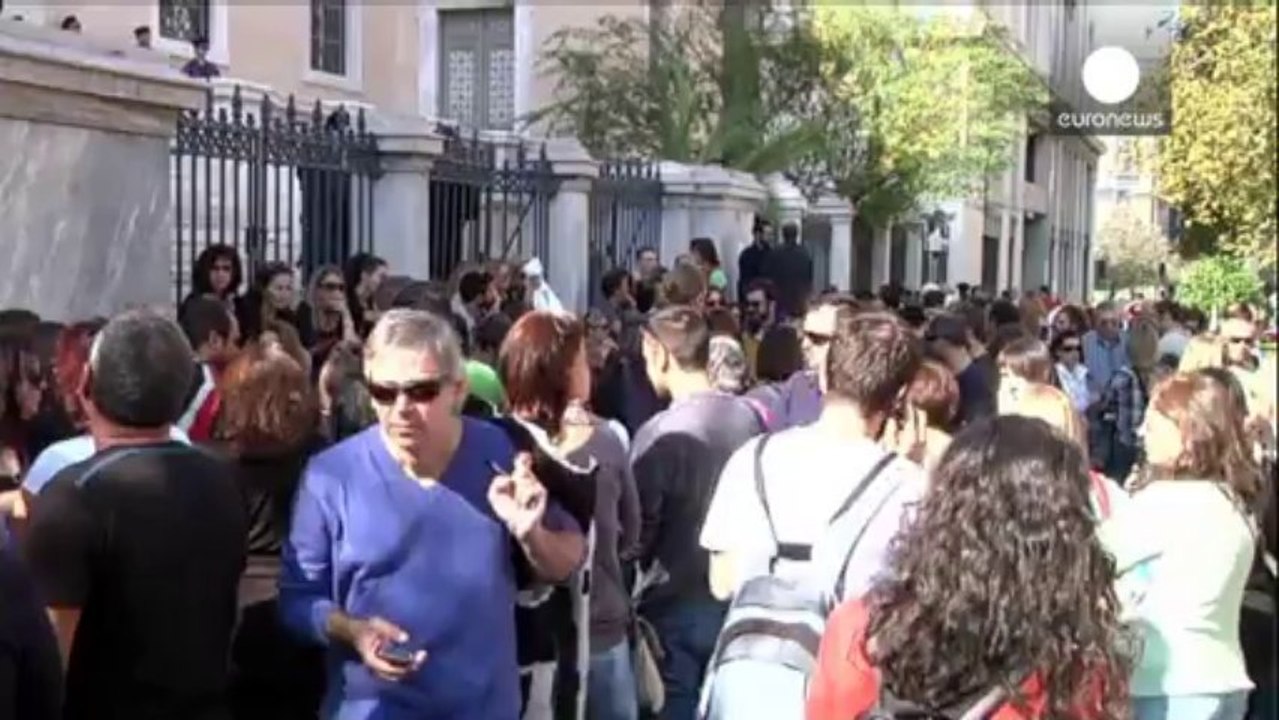 Grecia: troika ad Atene e sindacati in piazza per sciopero generale