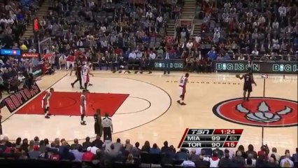 LeBron James danse avec le ballon