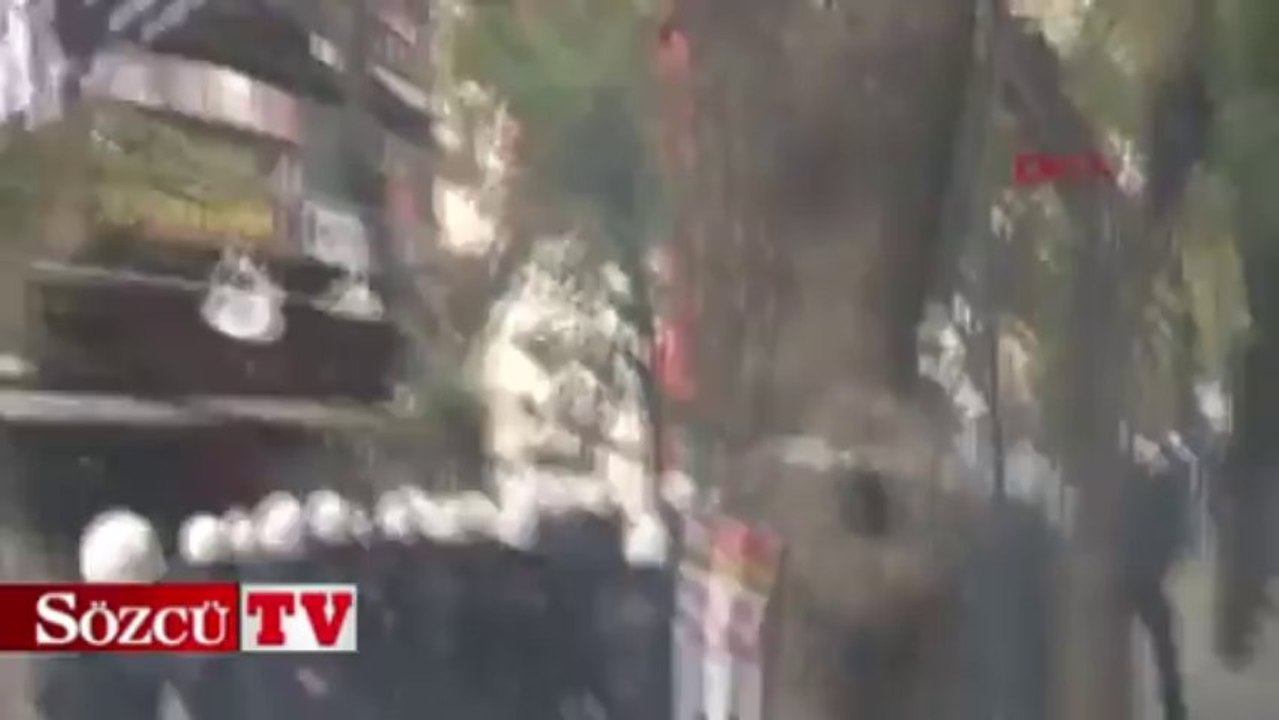 YÖK'ü protesto eden gruba polis müdahalesi!