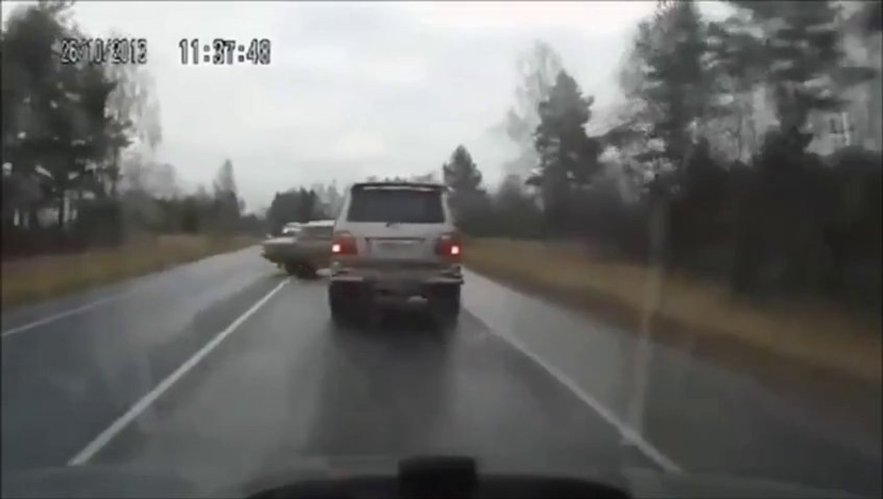 Enchaînement d'ACCIDENTS DE VOITURE impressionnants. Grosse compil de fail sur la route!
