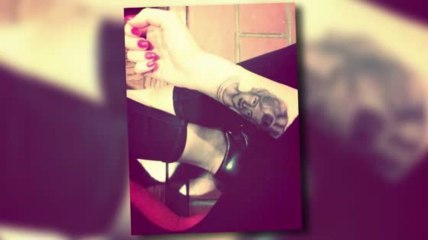 Miley Cyrus zeigt ihr neues Tatto ihrer Großmutter