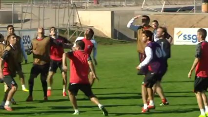El Sevilla espera amarrar el pase y calmar las aguas revueltas de la Liga
