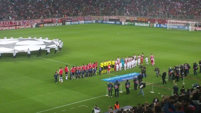 Η είσοδος Ολυμπιακού και Μπενφίκα στο Γεώργιος Καραϊσκάκης