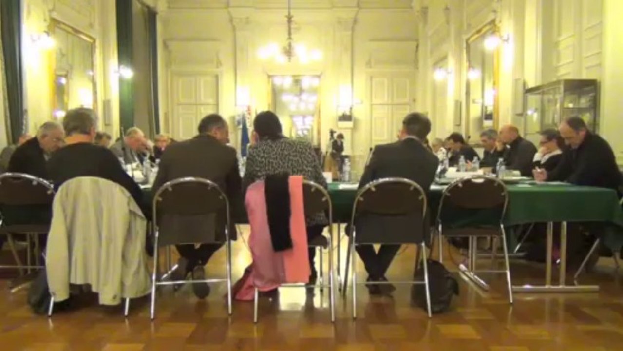 conseil municipal à Avranches - 4 nov 2013 - modification du budget + rapport du service eau potable