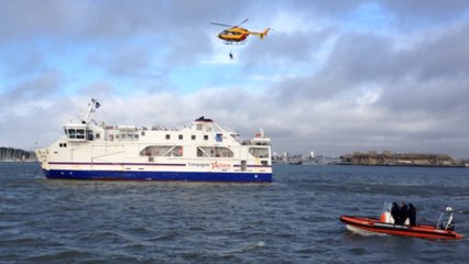 Exercice de sécurité dans la rade