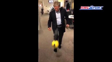 Captain Larqué « castre » un journaliste de RMC Sport - 06/11