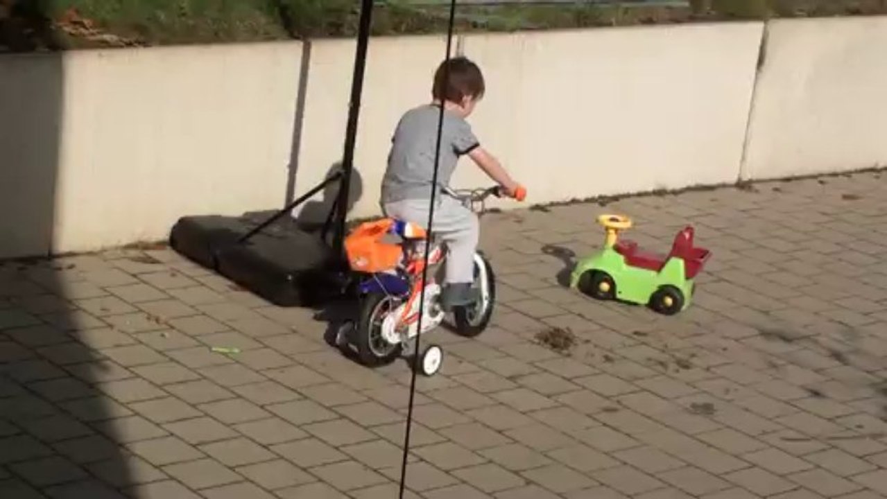 Arthur fait du vélo - octobre 2013