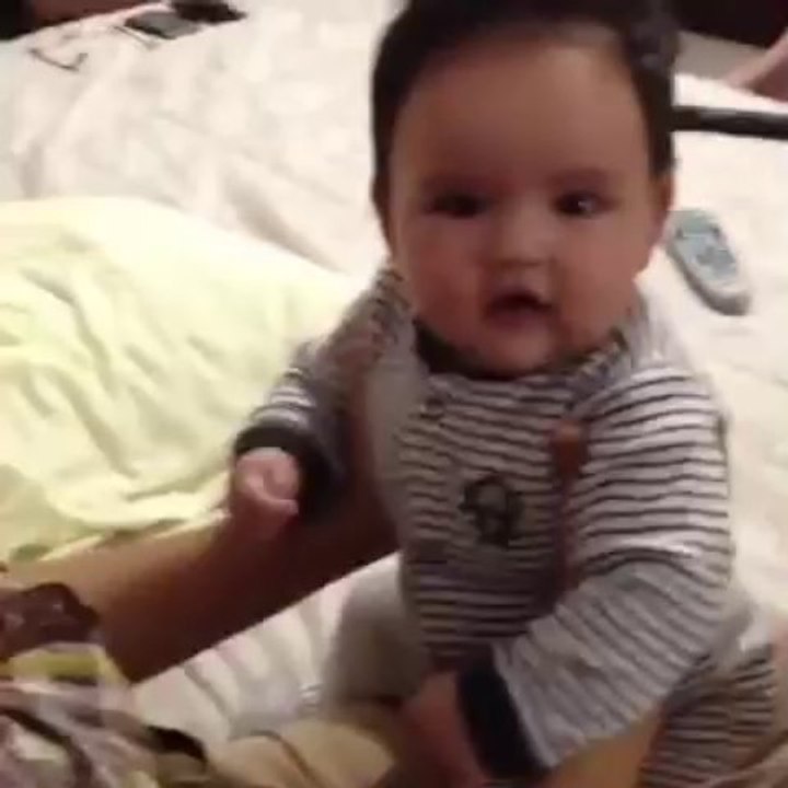 JuanPablo sacando curas con su abuela