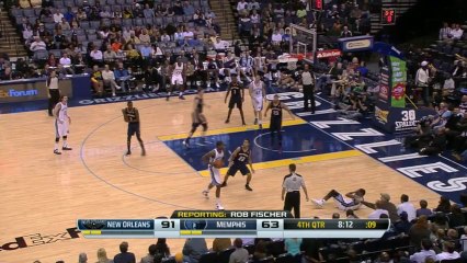 Mike Conley s'écroule après un coup de coude