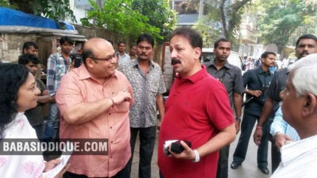 Shri. Baba Siddique at the Dengue Malaria Awareness drive at Chuim Village and Union Park Area.