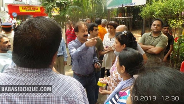 Shri. Baba Siddique at the Inauguration of the CCTV Camera Linkup of the Rizvi Complex area.