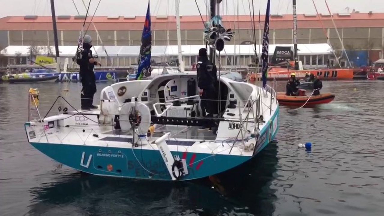 BRE - Clima de festa, mesmo com chuva, na saida dos barcos - Transat Jacques Vabre 2013