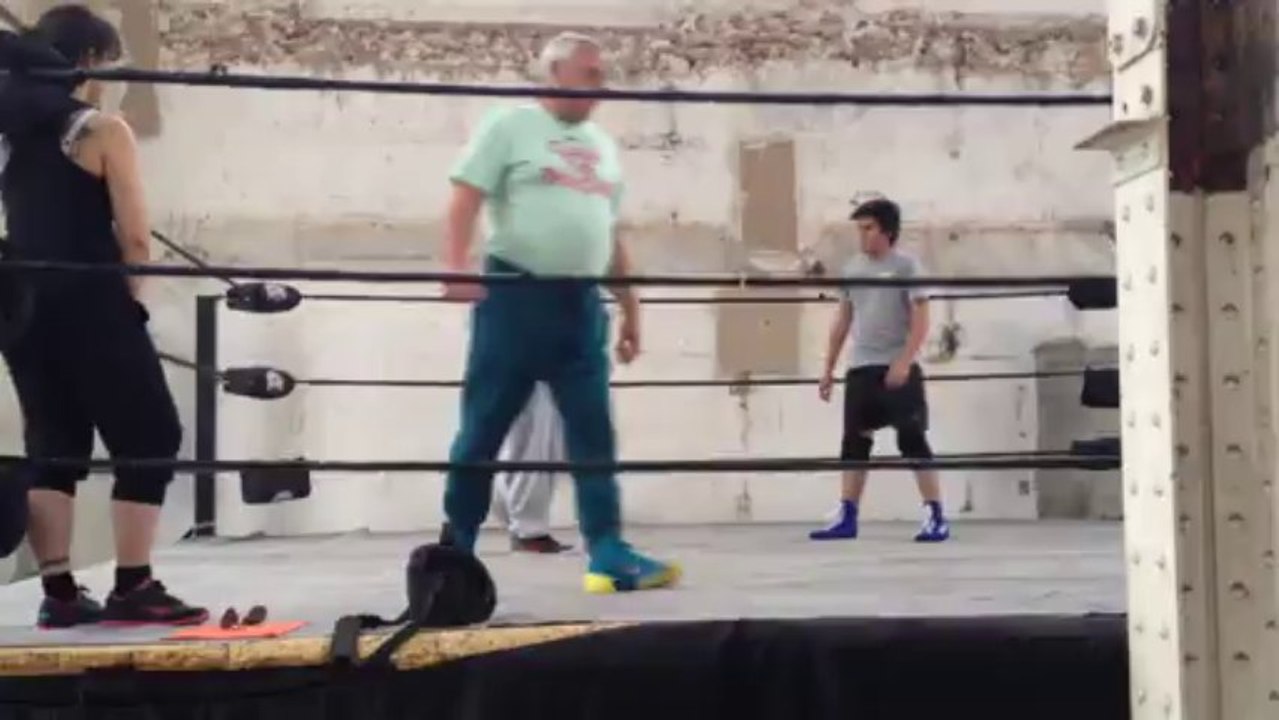 Quand FRENCHERASER fait du catch il écoute et il s’exécute