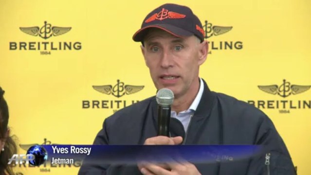 Swiss 'Jetman' takes joyride around Mount Fuji