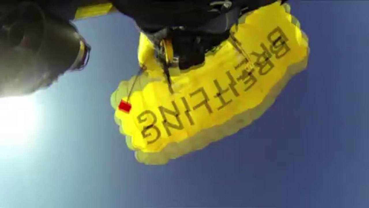 Spektakulär: "Jetman" umfliegt japanischen Berg Fuji