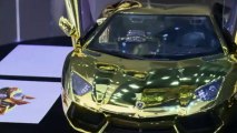 Au Salon de l'auto de Dubaï, des voitures de luxe