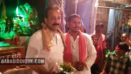 Navratri visits at 32 places by Baba Siddique on 12th Oct 2013