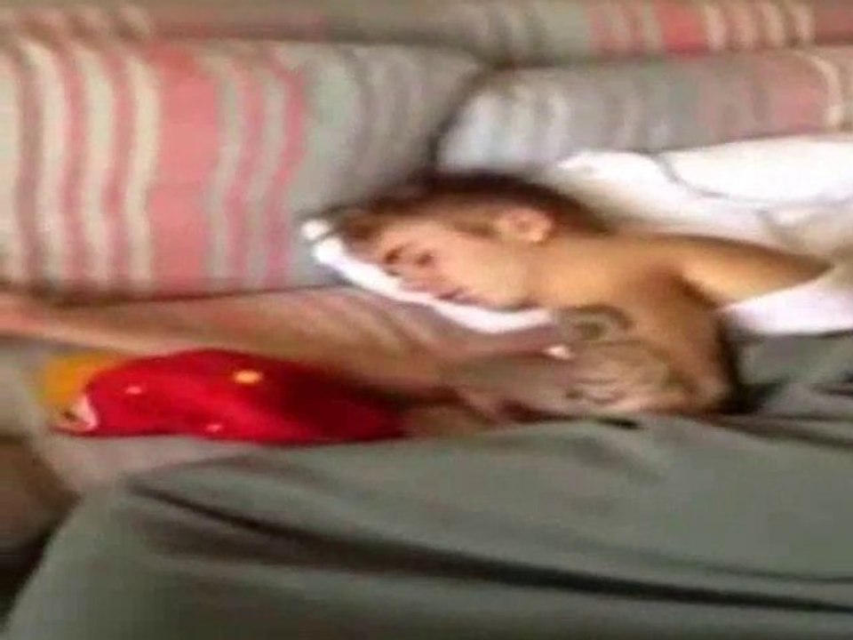 Justin Bieber with Girl in Brasil - www.copypasteads.com
