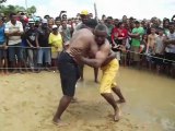 LUTA DE CORPO NA LAGOA DE NAZARÉ NA 1ª FESTA DO PEIXE - PEDRO DE ALEIXO X JOÃO REIS  - LUTA ENTRE FAMILIA