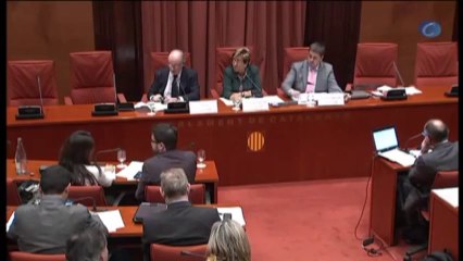 Un diputado catalán amenaza a Rodrigo Rato con una sandalia: "¿Tiene usted miedo?"