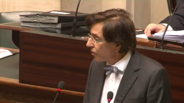 Dotation royale: On n'y changera pas une virgule répond Di Rupo