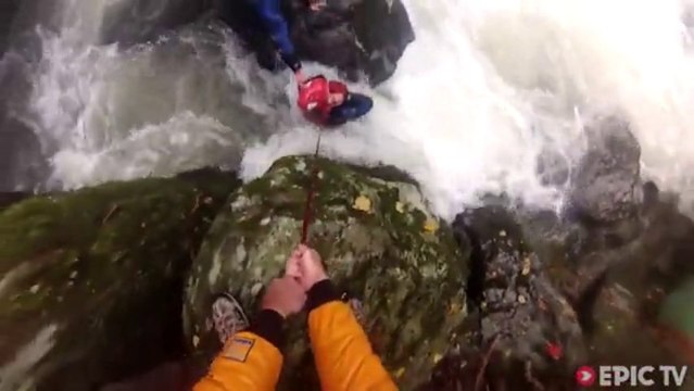 Accident de kayak : coincé entre 2 rochers. A 2 doigts de se noyer!