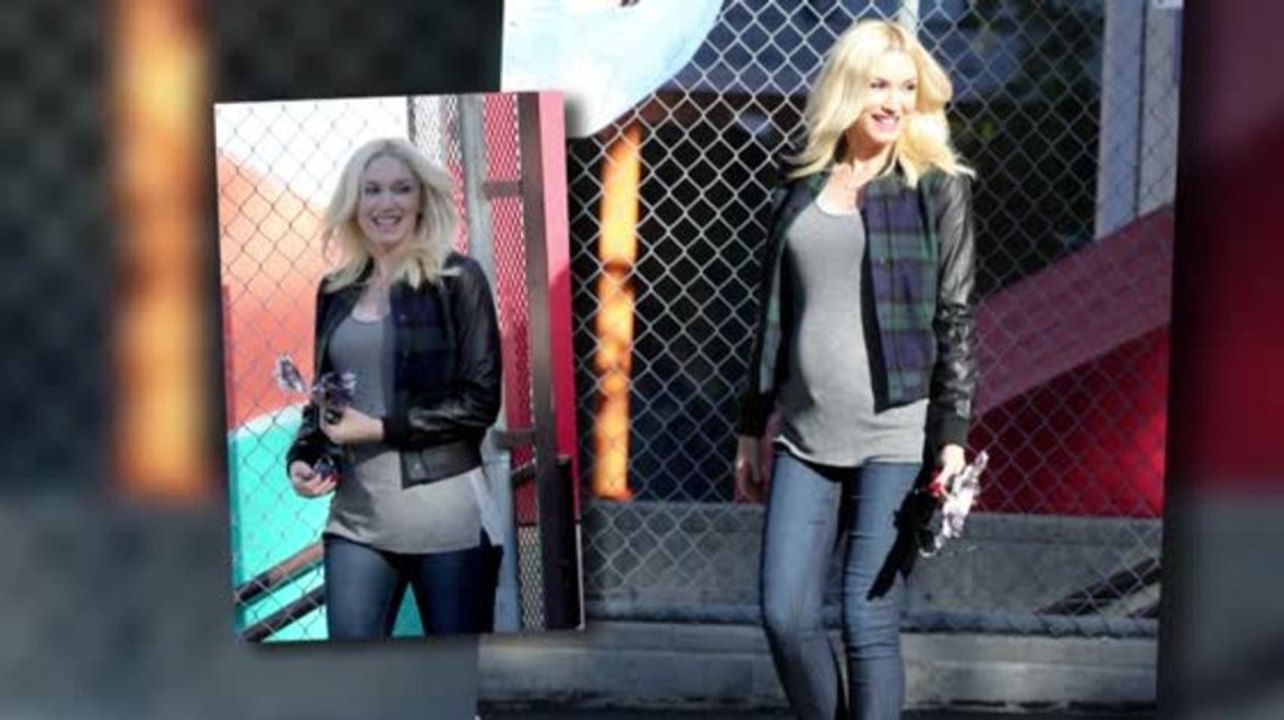 Gwen Stefani strahlt