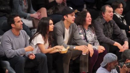 Télécharger la video: Ashton Kutcher and Mila Kunis Planning for Marriage, Kids