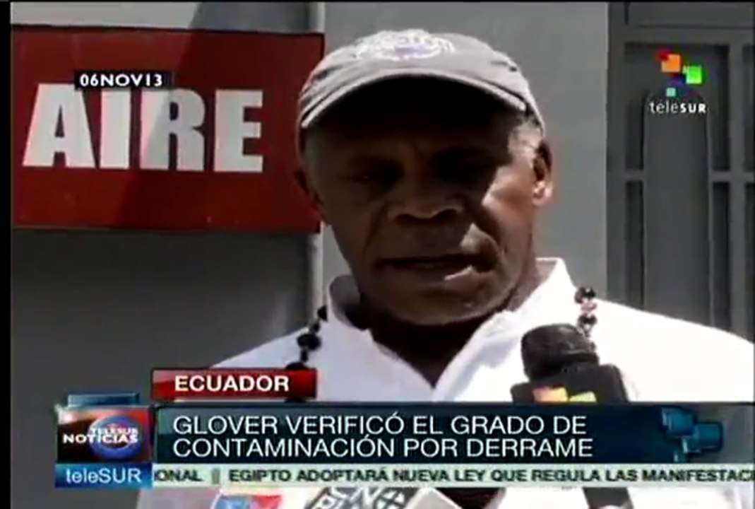 Ecuador: Actor Danny Glover visita zona contaminada por Chevron